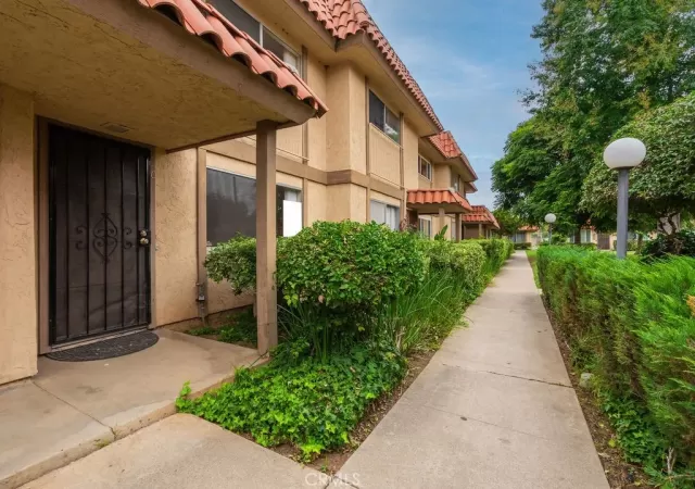 MLS: SW23173448 Condo For Sale