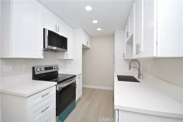 MLS: SW23228020 Condo For Sale