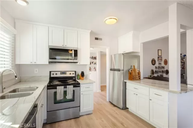 MLS: SW24014435 Condo For Sale