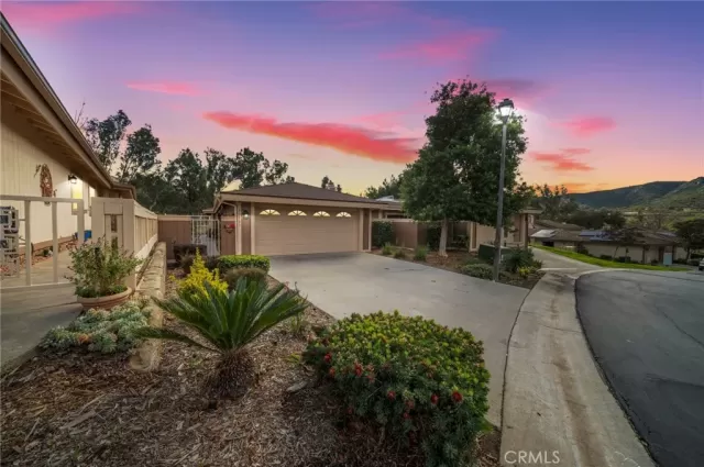 MLS: SW24016946 Condo For Sale