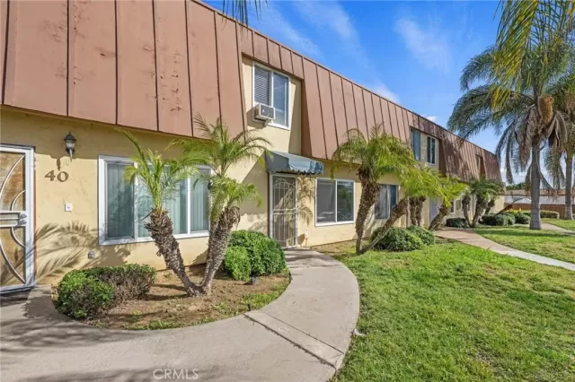 MLS: SW24022885 Condo For Sale