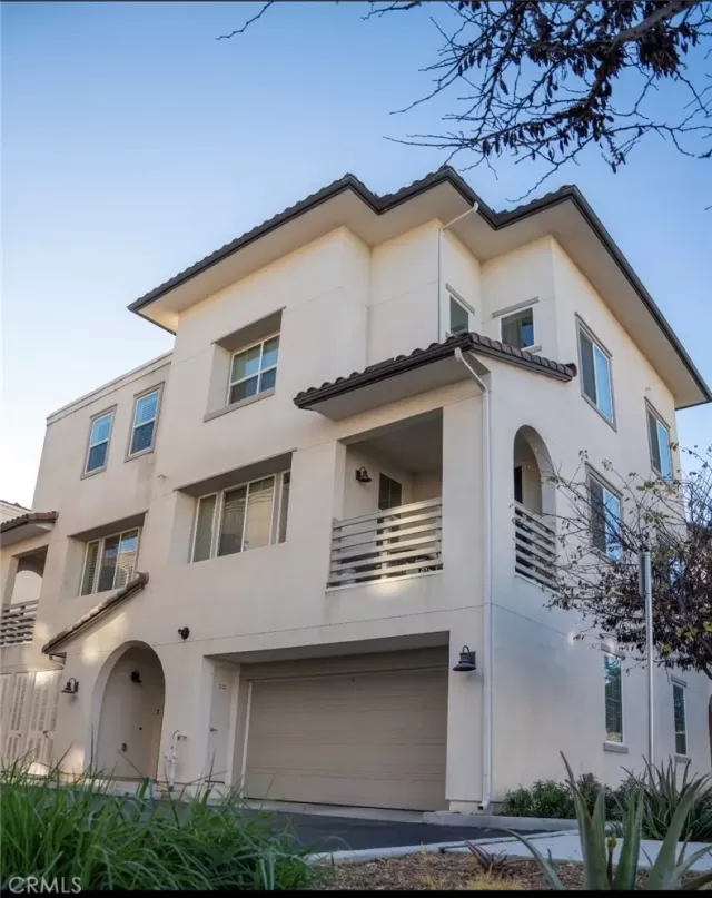 MLS: SW24035912 Condo For Sale