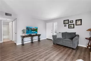 Photo #3: SW24124855 Listing