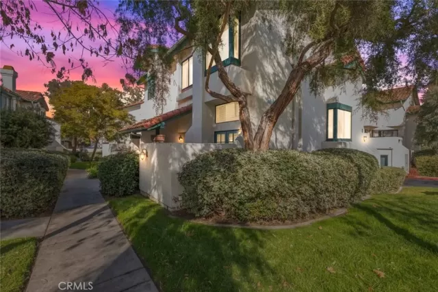 MLS: SW25010556 Condo For Sale