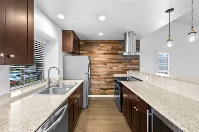 MLS: SW25065599 Condo For Sale