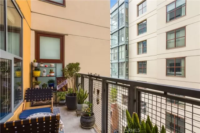 MLS: SW25068728 Condo For Sale