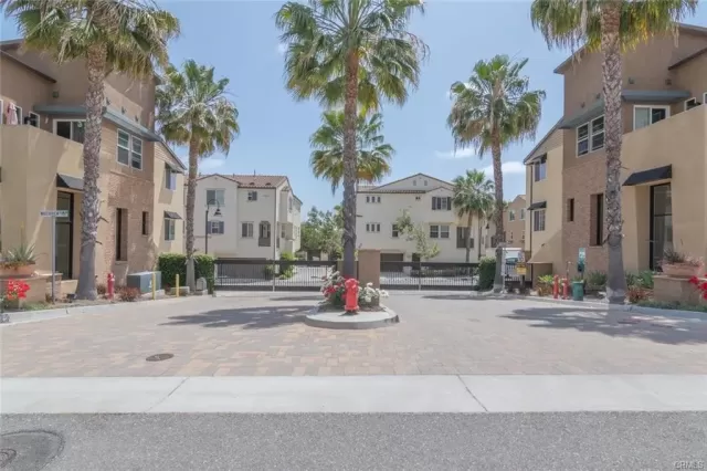 MLS: SW25074419 Condo For Sale