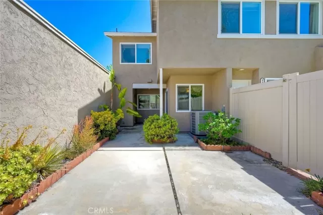 MLS: SW25089629 Condo For Sale