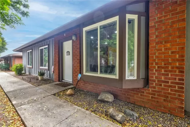 MLS: SW25102413 Condo For Sale