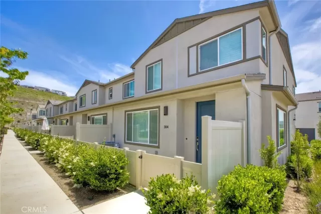 MLS: SW25104557 Condo For Sale