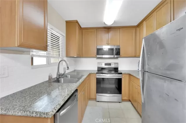 MLS: SW25105473 Condo For Sale