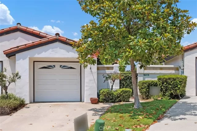 MLS: SW25136006 Condo For Sale