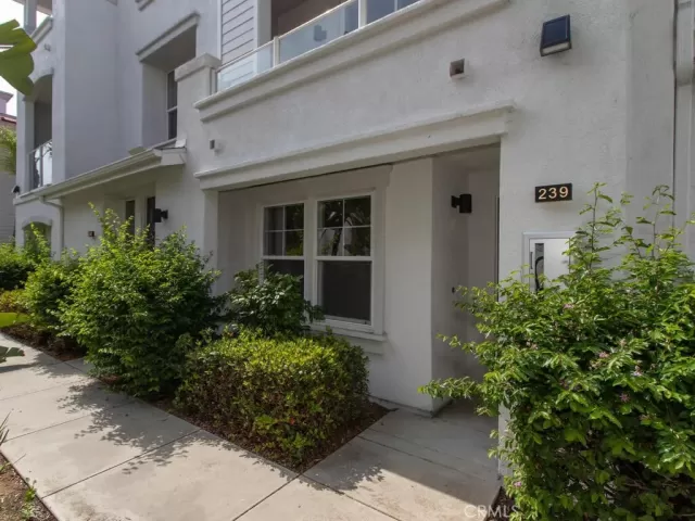 MLS: SW25143332 Condo For Sale