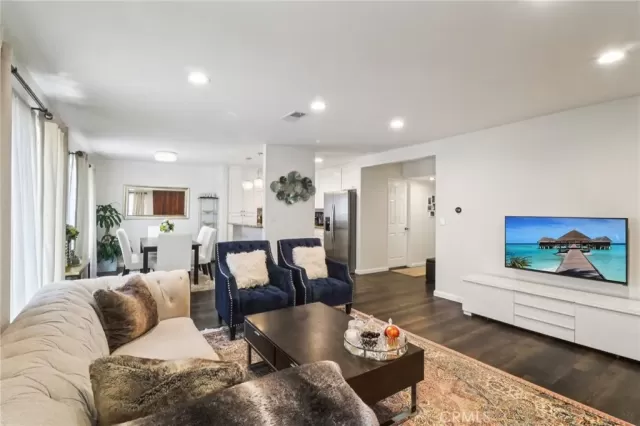 MLS: SW25158088 Condo For Sale