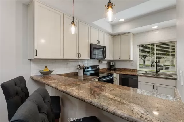 MLS: SW25158579 Condo For Sale