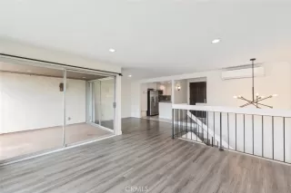 Photo #4: SW25165407 Listing