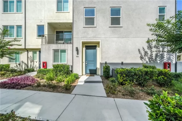 MLS: SW25175252 Condo For Sale