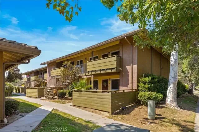 MLS: SW25184547 Condo For Sale