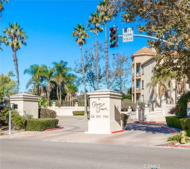 MLS: SW25254090 Condo For Sale