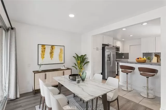 MLS: SW25254464 Condo For Sale