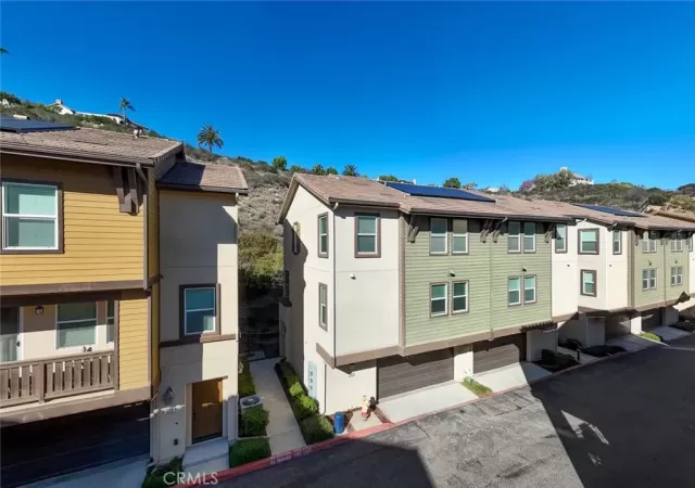 MLS: SW25267972 Condo For Sale