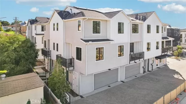 MLS: SW26044504 Condo For Sale