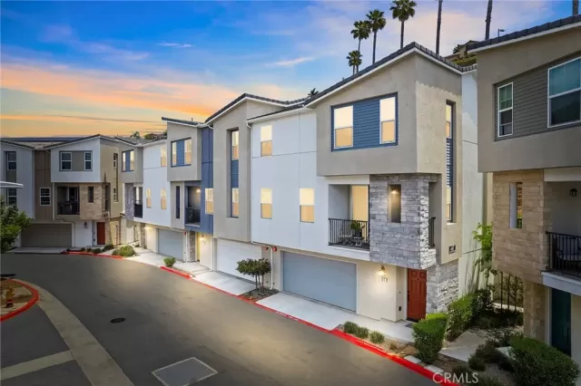 MLS: SW26045900 Condo For Sale