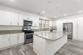 Photo #3: SW26047113 Listing 