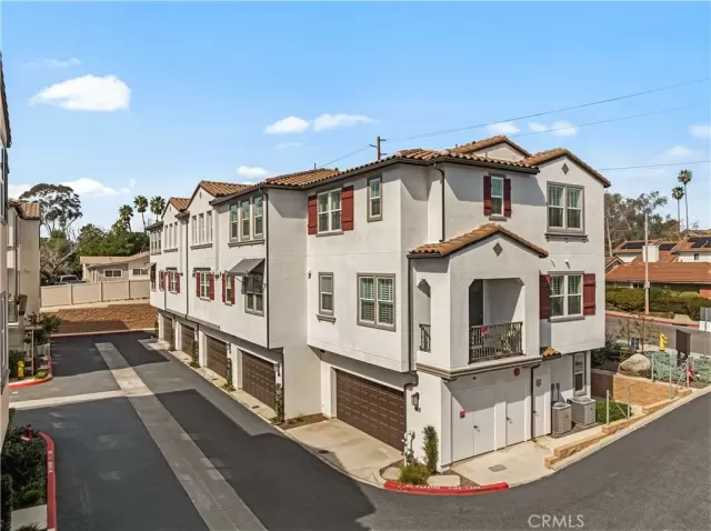 MLS: SW26048612 Condo For Sale