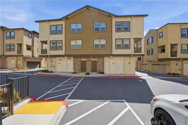 MLS: SW26050318 Condo For Sale