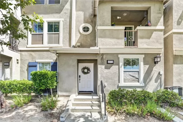 MLS: SW26088334 Condo For Sale