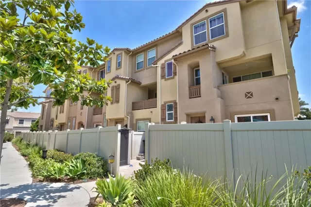 MLS: SW26107958 Condo For Sale