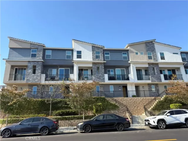 MLS: SW26117011 Condo For Sale