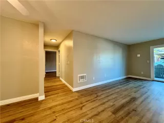 Photo #6: SW26137811 Listing 