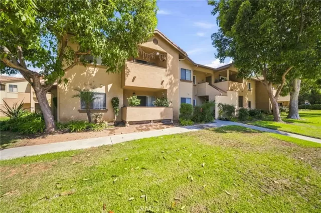 MLS: SW26174993 Condo For Sale
