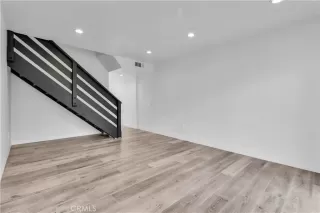 Photo #6: TR24254405 Listing 