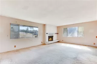 Photo #5: TR25075795 Listing