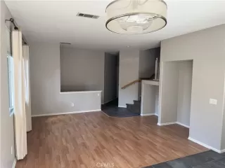 Photo #4: TR25171391 Listing 