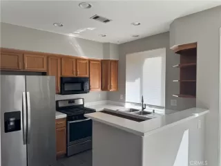 Photo #5: TR25171391 Listing 