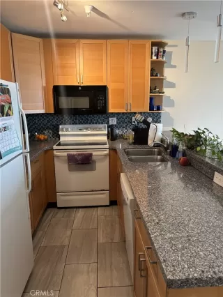 Photo #3: TR25181455 Listing 