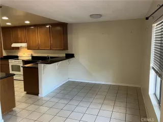 Photo #4: TR25267572 Listing 