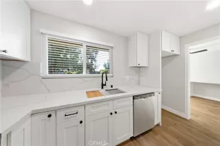 Photo #3: TR26064398 Listing