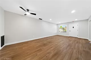 Photo #5: TR26064398 Listing