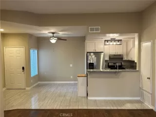 Photo #4: TR26114731 Listing