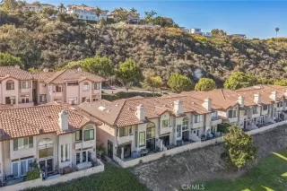 Photo #1: TR26129371 Listing