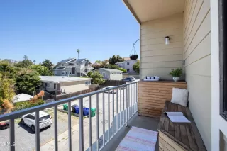 Photo #4: V1-22883 Listing