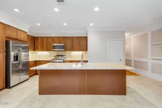 Photo #5: V1-25102 Listing 