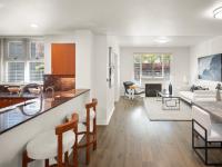 More Details about MLS # 250022421 : 300 W BEECH ST 2