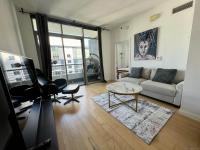 More Details about MLS # 250023166 : 425 W BEECH ST 1606